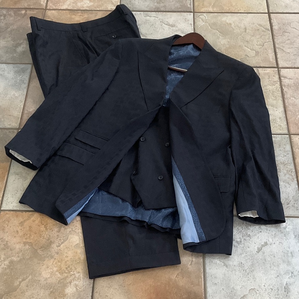 Men’s 3 piece pattern blue suit Size 48R/42R